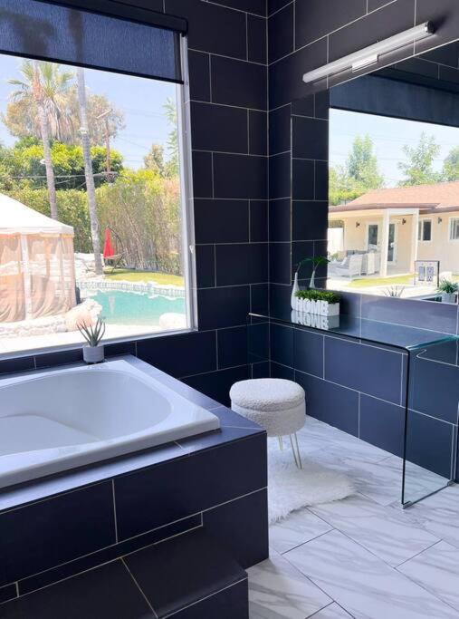 Luxury Oasis In Encino W Pool &
