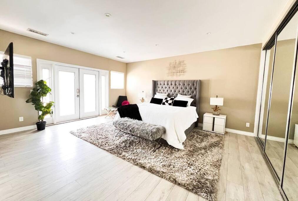 Luxury Oasis In Encino W Pool & Hébergement de vacances *