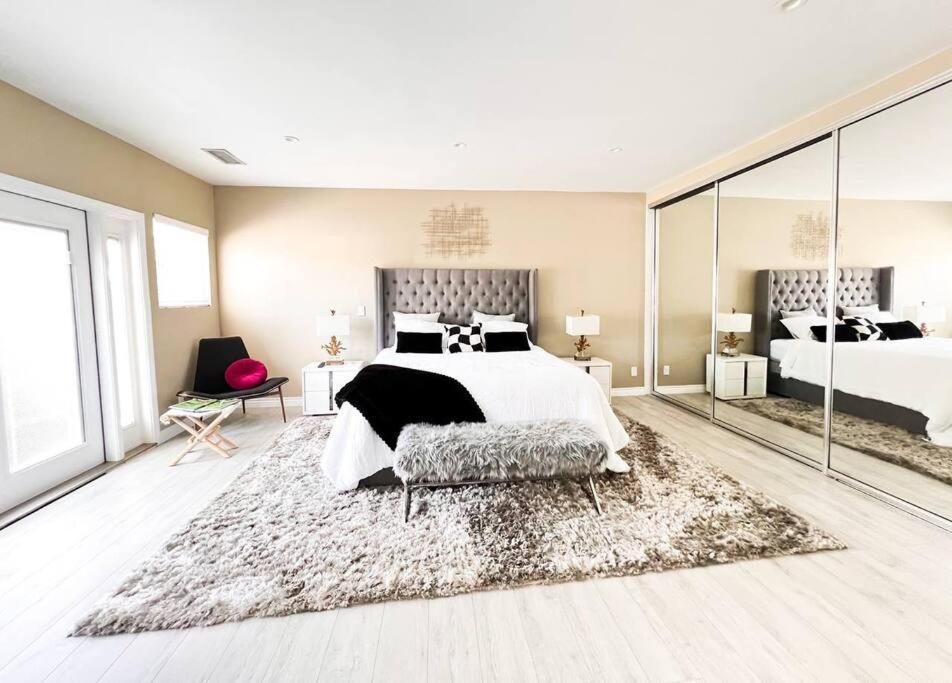 Luxury Oasis In Encino W Pool & Hébergement de vacances *