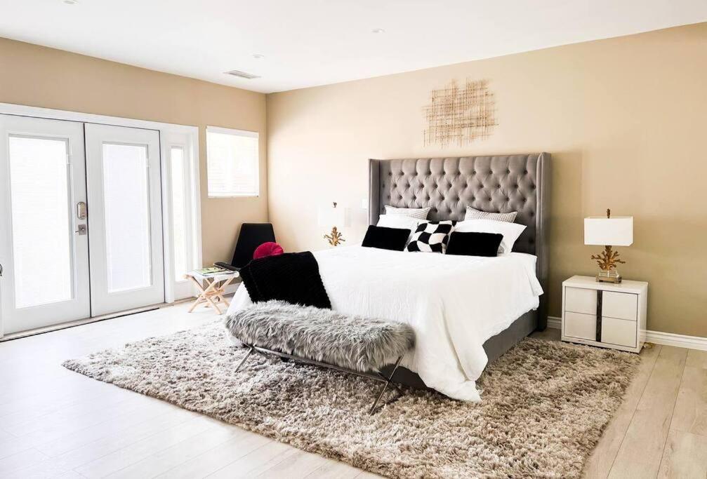 Luxury Oasis In Encino W Pool & Hébergement de vacances