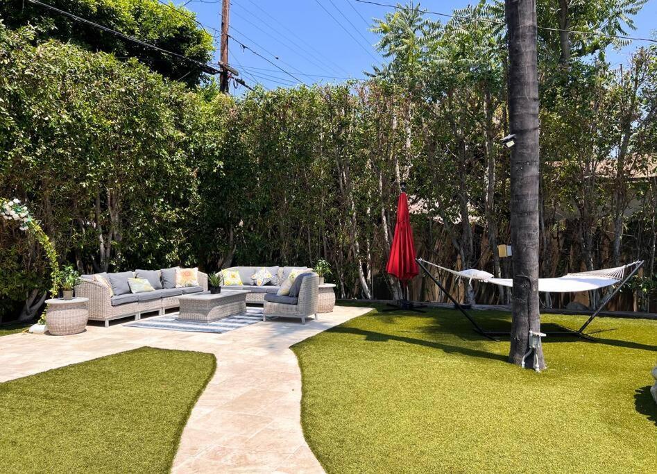 Luxury Oasis In Encino W Pool & Hébergement de vacances