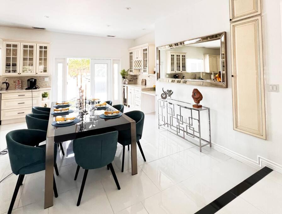 Luxury Oasis In Encino W Pool & *