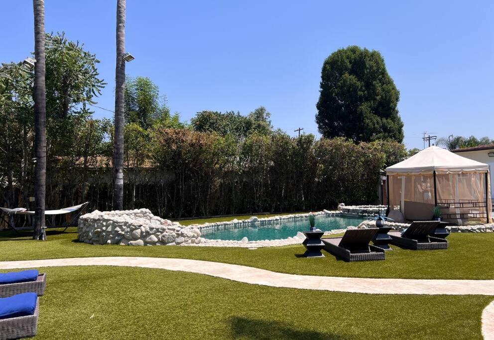 Luxury Oasis In Encino W Pool & Hébergement de vacances *