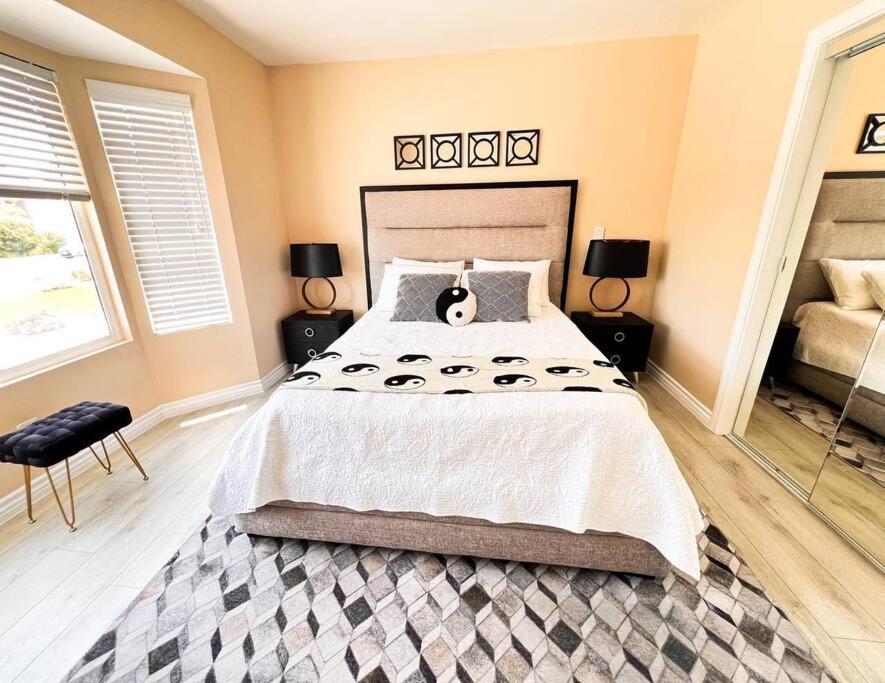 Hébergement de vacances Luxury Oasis In Encino W Pool &