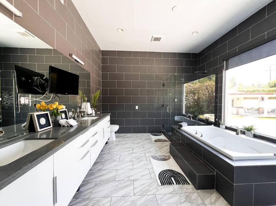 Holiday home Luxury Oasis In Encino W Pool & Los Angeles