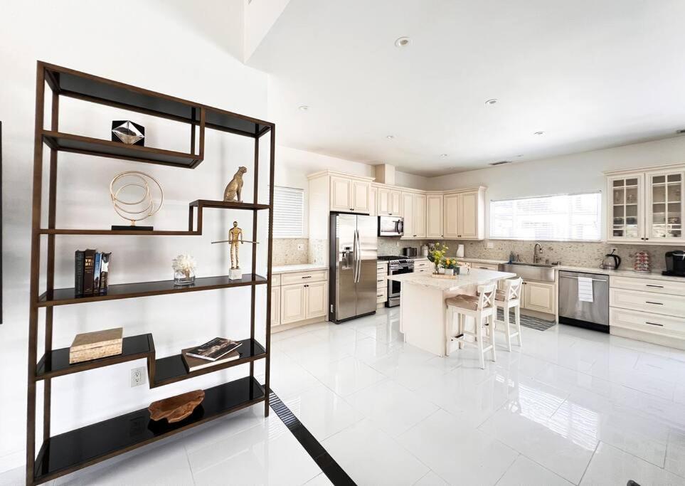 Holiday home Luxury Oasis In Encino W Pool & Los Angeles