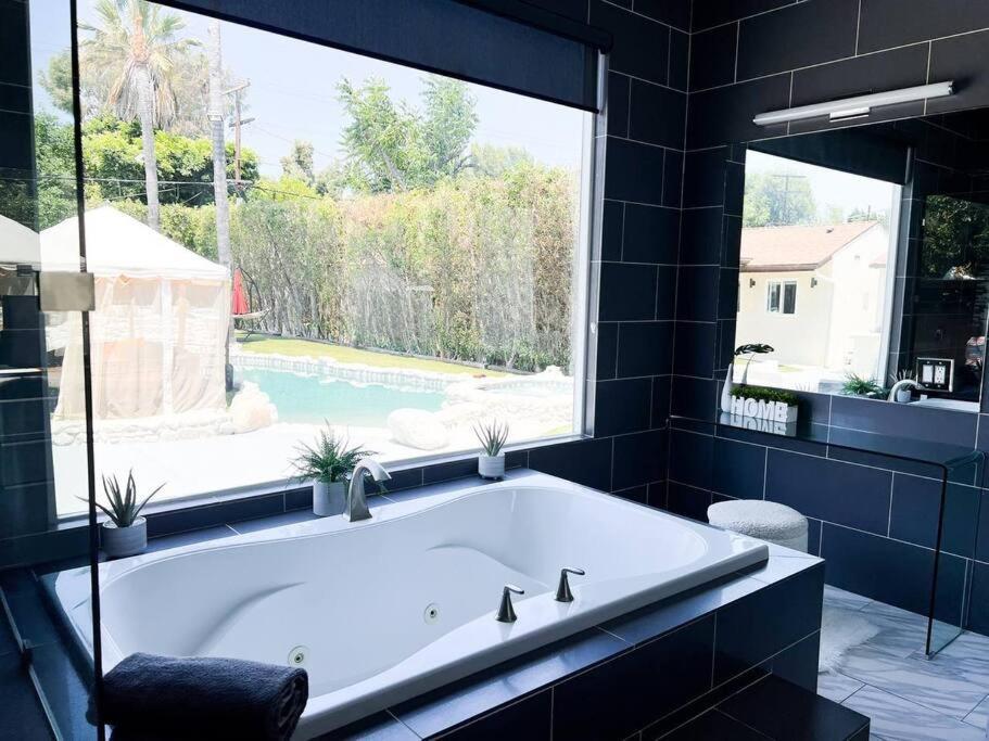 Holiday home Luxury Oasis In Encino W Pool & Los Angeles