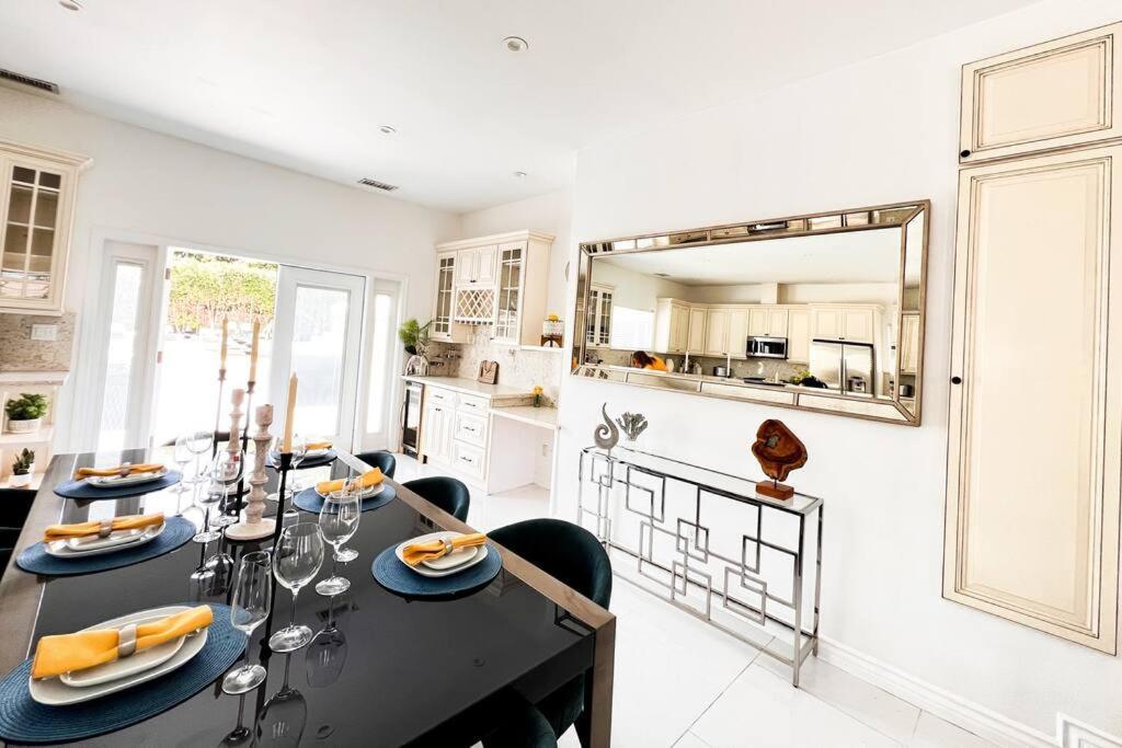 Holiday home Luxury Oasis In Encino W Pool & *