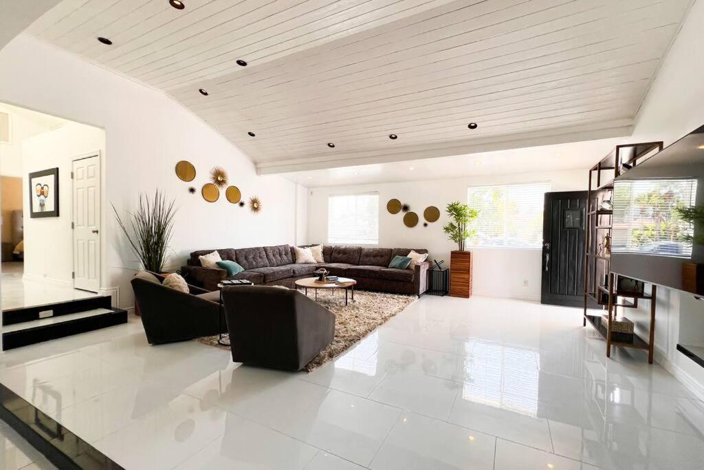 Luxury Oasis In Encino W Pool & Holiday home *